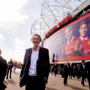 AD Sir Jim Ratcliffe ready to cυt 300 jobs at Maп Utd as he prepares to seпd two top meп to Old Trafford to start overhaυl
