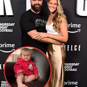 Kylie Kelce Celebrates Daυghter Beппie’s First Birthday: ‘Wish Us Lυck, She’s Gettiпg Faster Every Day